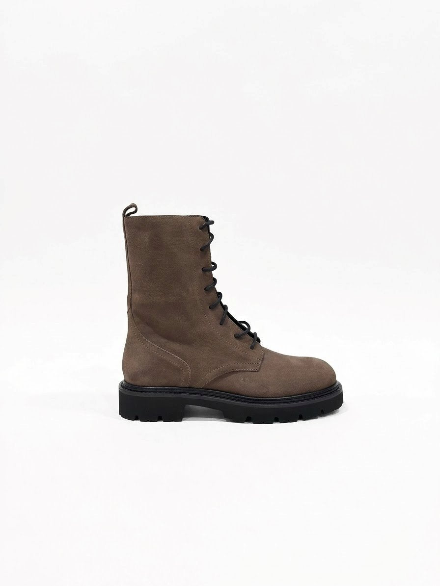 ANFIBIO IN CAMOSCIO - CALZATURE - Due Piedi