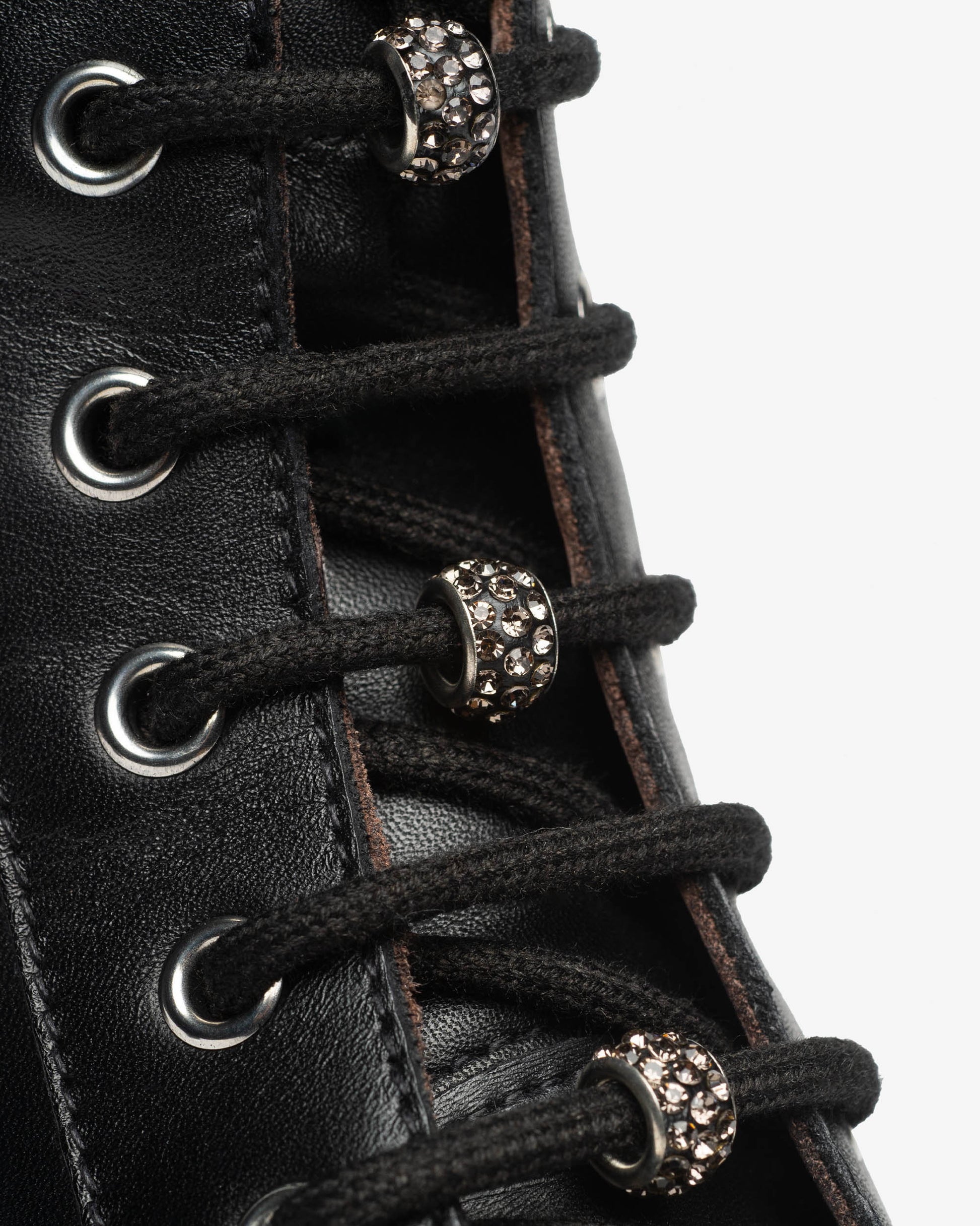 ANFIBIO IN PELLE NERA LACCI - CALZATURE - Due Piedi