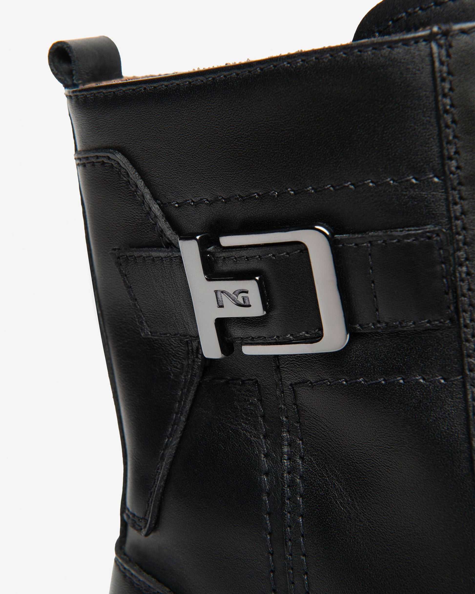 ANFIBIO IN PELLE NERA LACCI - CALZATURE - Due Piedi