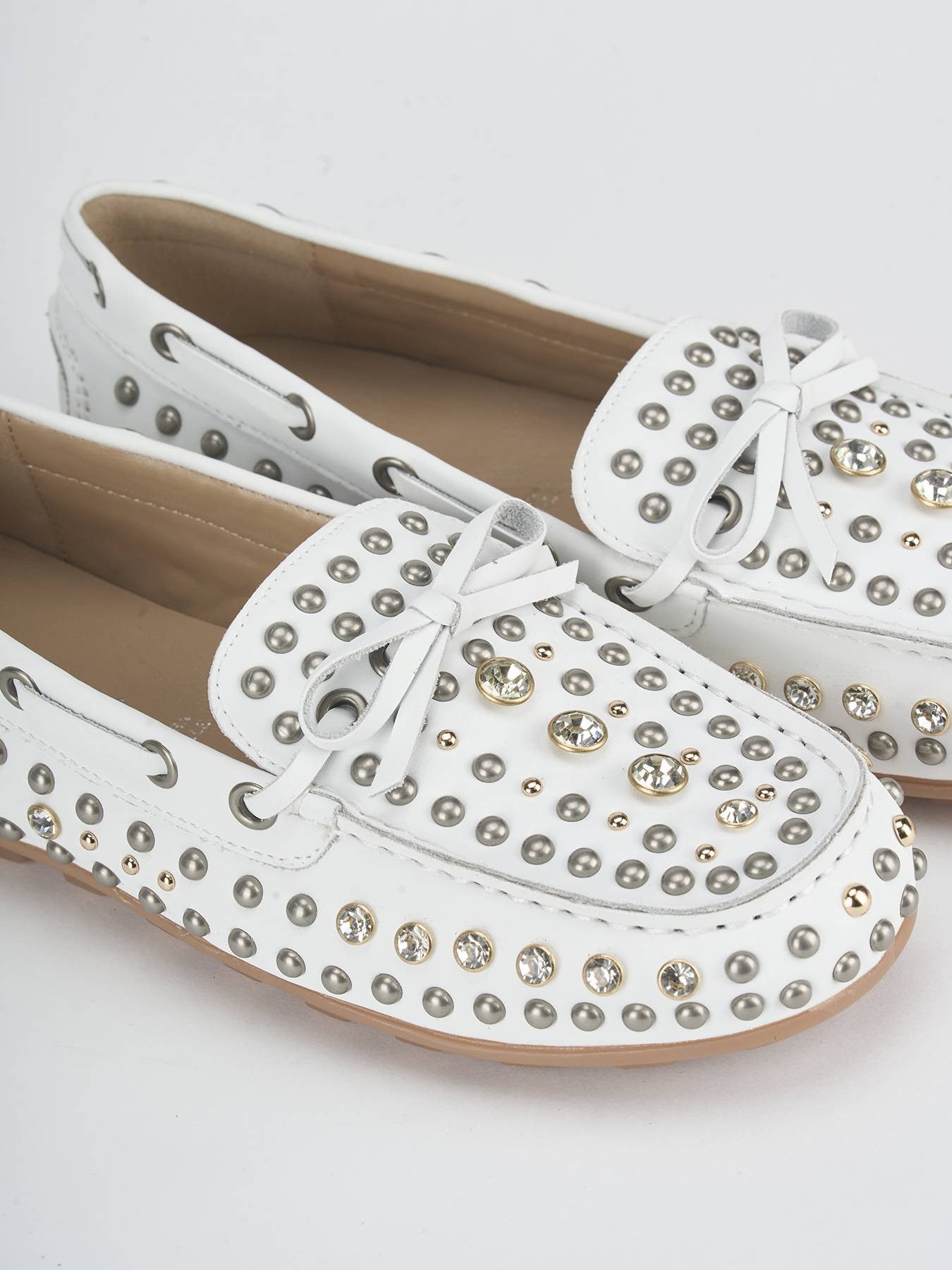 MOCASSINO IN PELLE E BORCHIE - CALZATURE - Due Piedi