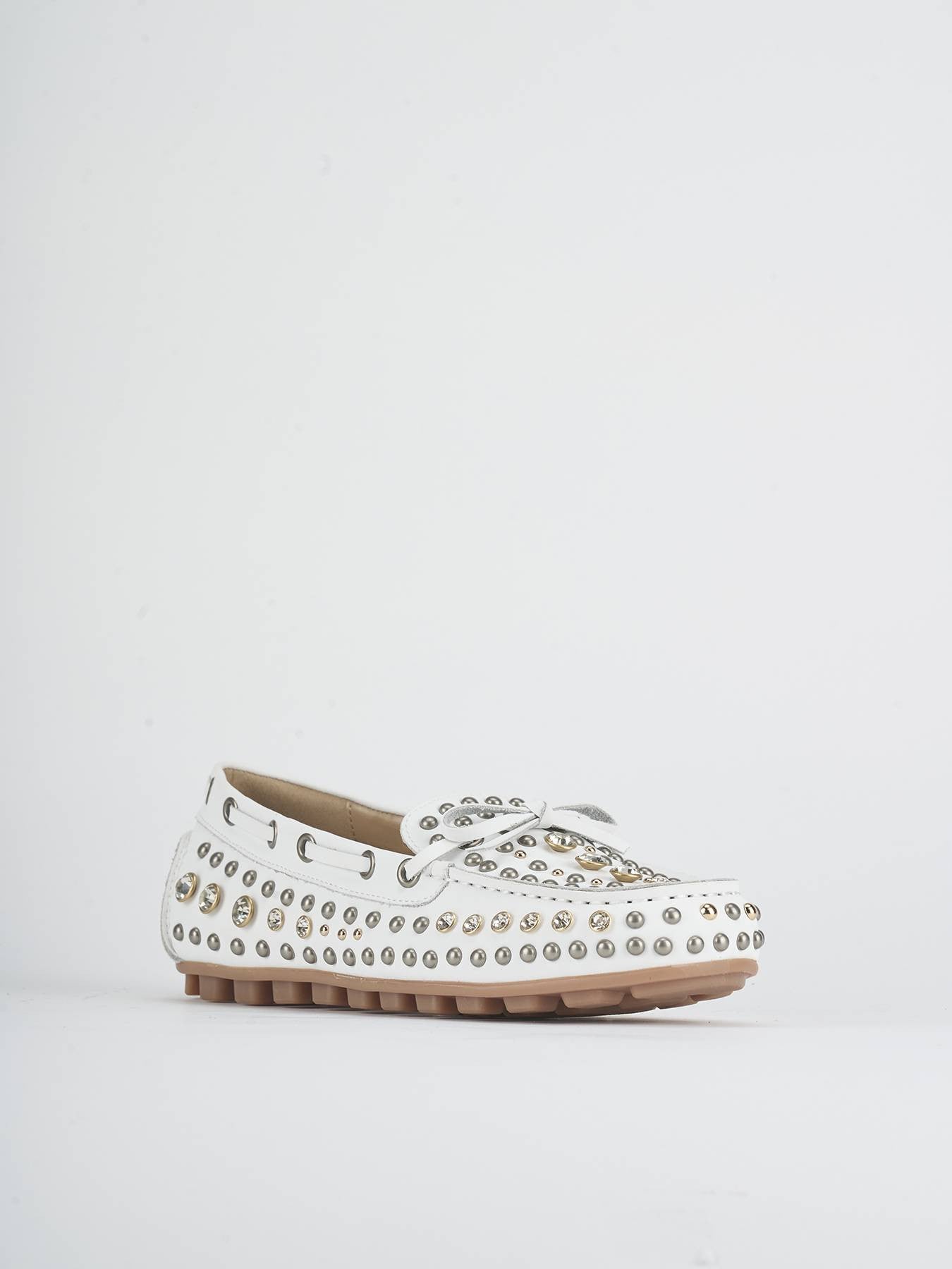 MOCASSINO IN PELLE E BORCHIE - CALZATURE - Due Piedi