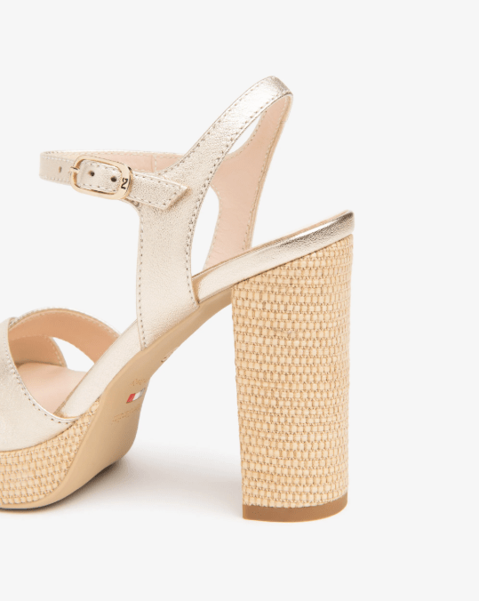 SANDALO IN PELLE CON PLATEAU - CALZATURE - Due Piedi
