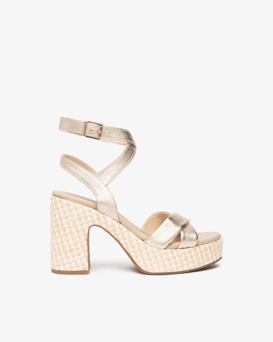 SANDALO IN PELLE CON PLATEAU - CALZATURE - Due Piedi
