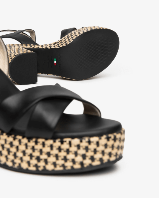 SANDALO IN PELLE CON PLATEAU - CALZATURE - Due Piedi