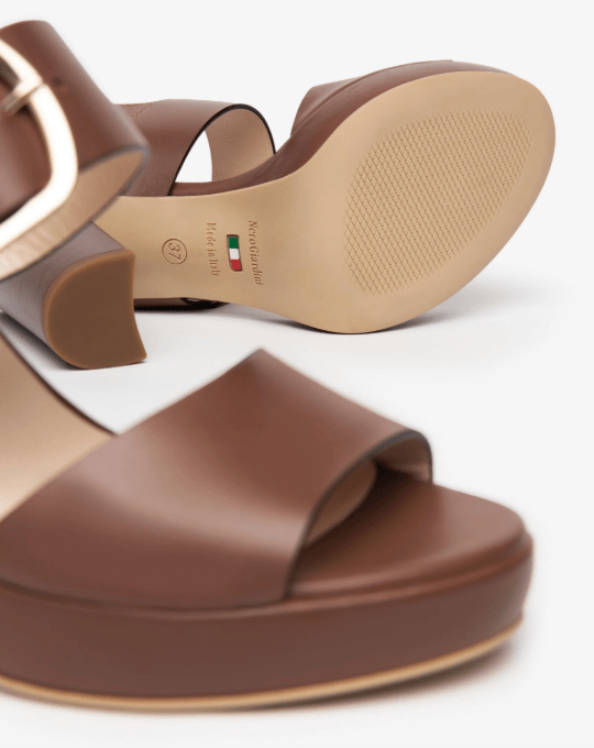 SANDALO IN PELLE CON PLATEAU - CALZATURE - Due Piedi