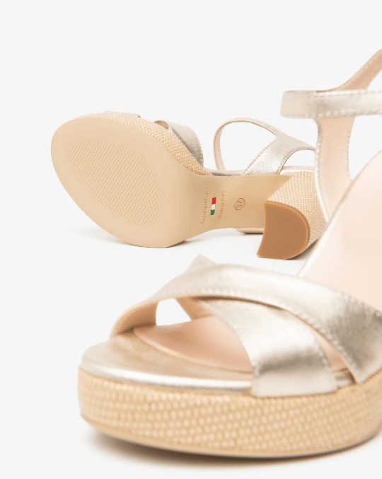 SANDALO IN PELLE CON PLATEAU - CALZATURE - Due Piedi