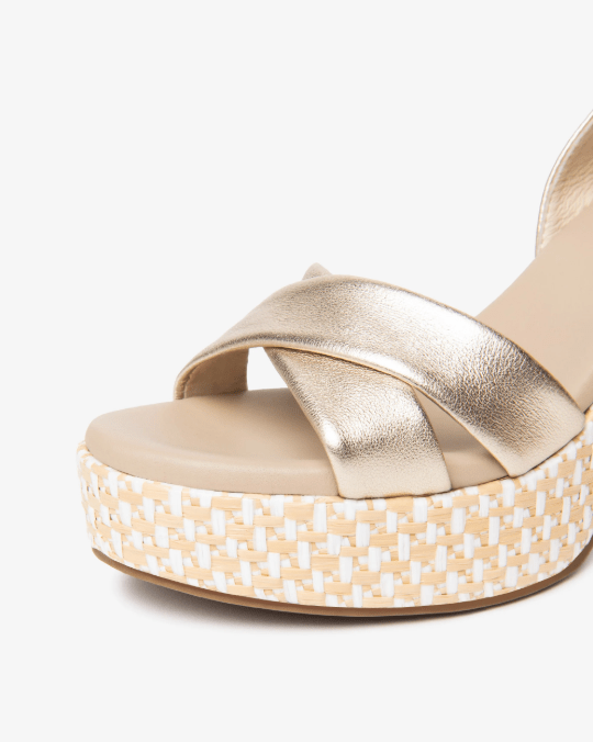 SANDALO IN PELLE CON PLATEAU - CALZATURE - Due Piedi