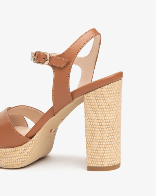 SANDALO IN PELLE CON PLATEAU - CALZATURE - Due Piedi