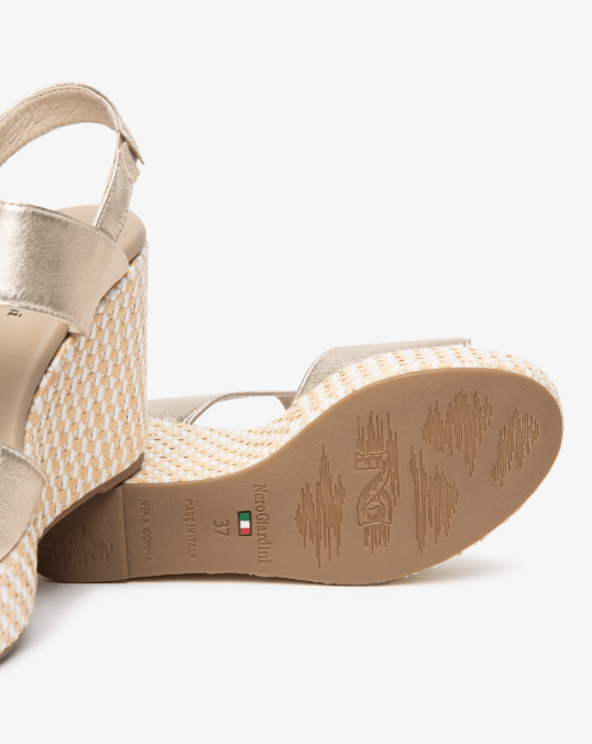 SANDALO IN PELLE CON ZEPPA - CALZATURE - Due Piedi