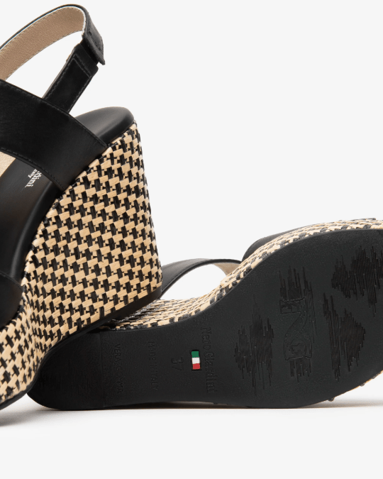 SANDALO IN PELLE CON ZEPPA - CALZATURE - Due Piedi