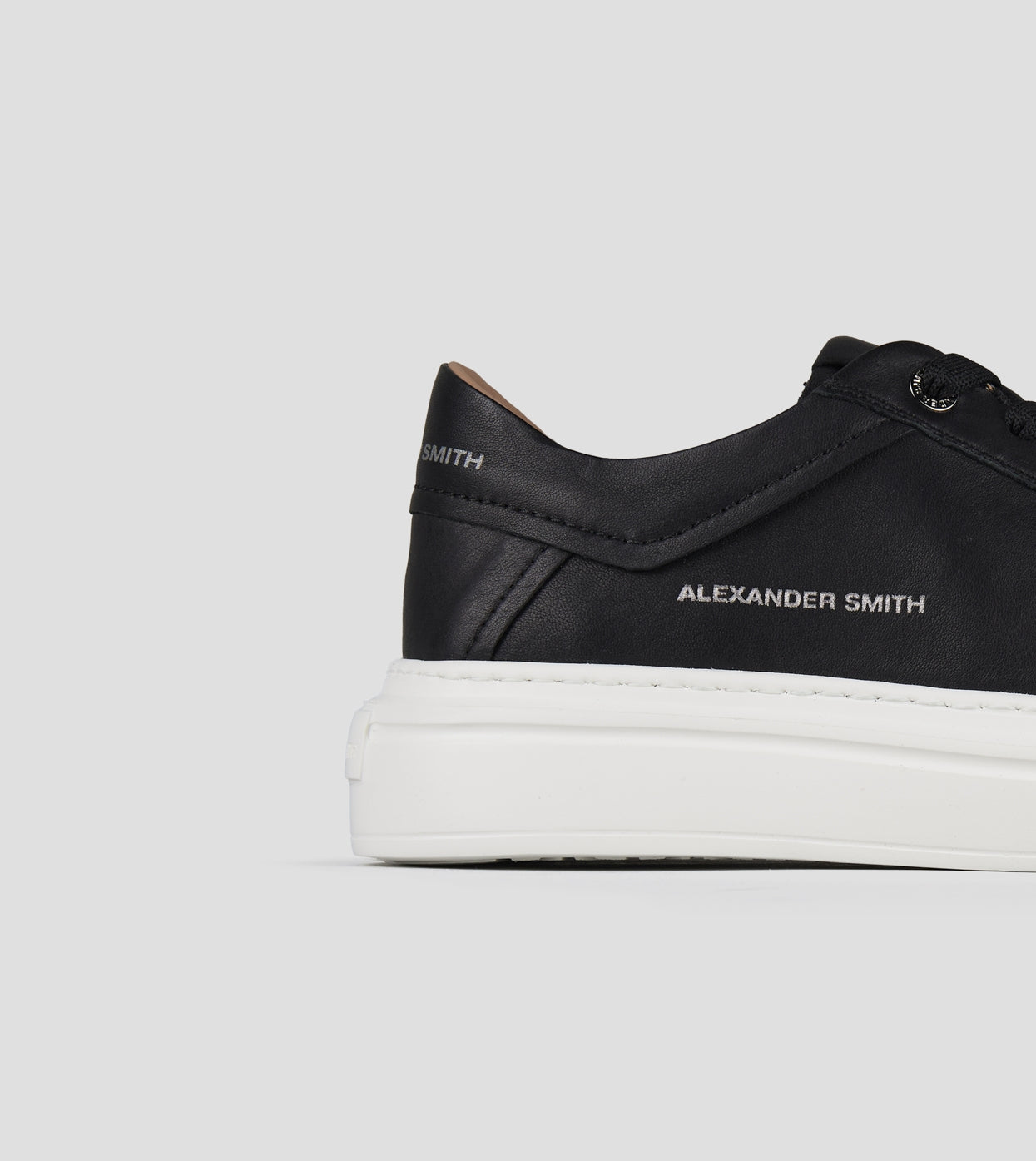 SNEAKERS IN PELLE - CALZATURE - Due Piedi