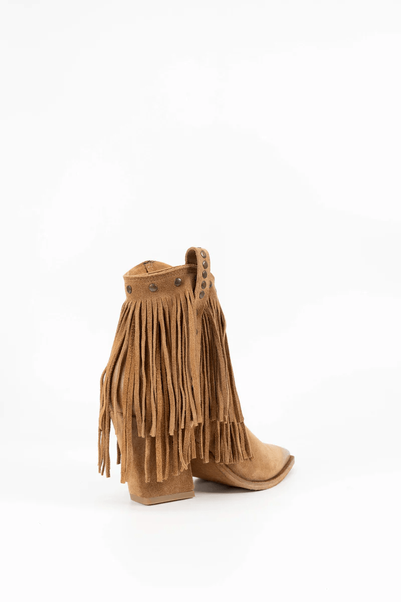 TRONCHETTO IN CAMOSCIO CON FRANGE - CALZATURE - Due Piedi