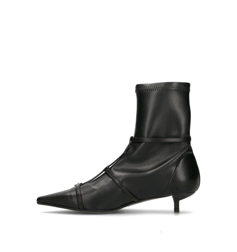 TRONCHETTO IN PELLE NERO - CALZATURE - Due Piedi