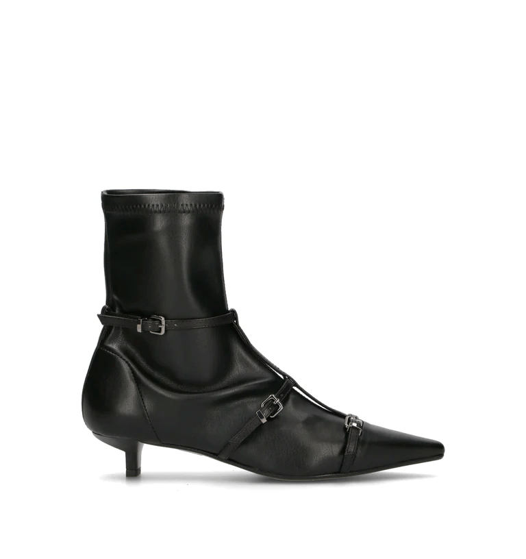 TRONCHETTO IN PELLE NERO - CALZATURE - Due Piedi