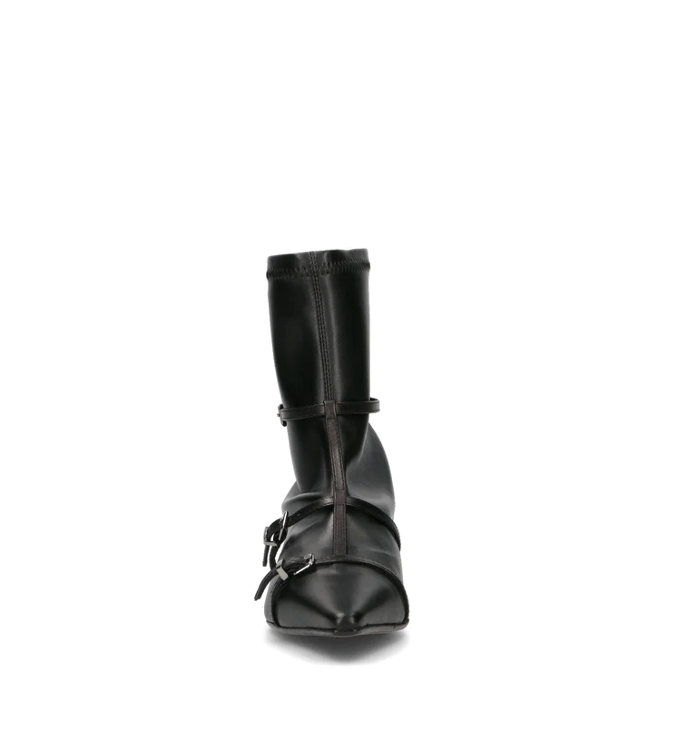 TRONCHETTO IN PELLE NERO - CALZATURE - Due Piedi
